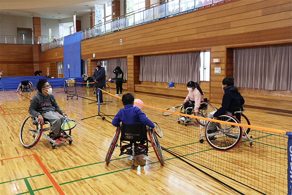 スポーツ用車椅子使用(イメージ)